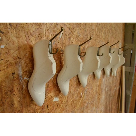 (n-001) Vanadest kingavormidest valged seinanagid