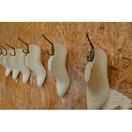 (n-001) Vanadest kingavormidest valged seinanagid