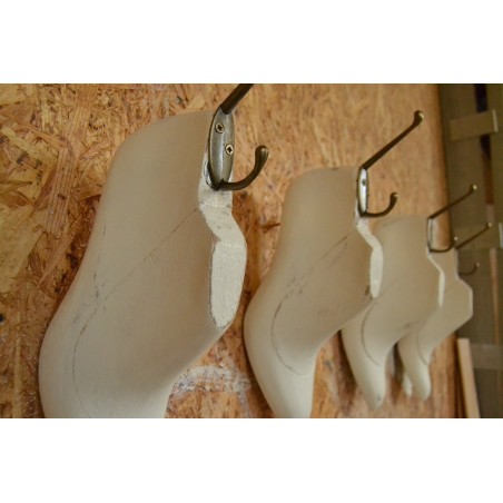 (n-001) Vanadest kingavormidest valged seinanagid