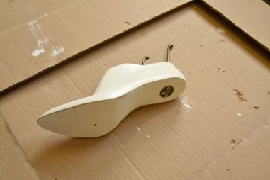 (n-001) Vanadest kingavormidest valged seinanagid