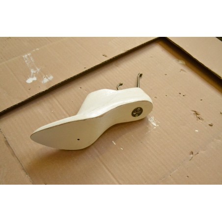 (n-001) Vanadest kingavormidest valged seinanagid