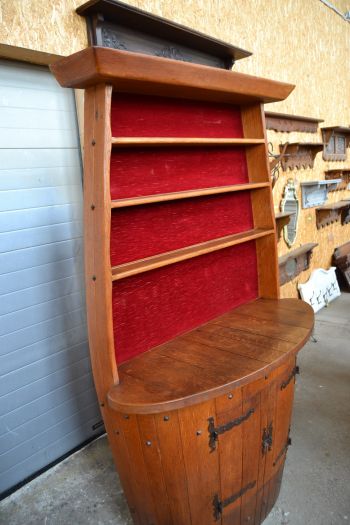 (11-586) Huvitav riiuliga kapp 2