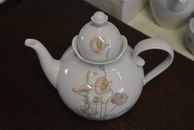 (n-4543/11) Gallo Galerie de Porcelaine Villeroy & Boch Group "Punane moon", kann