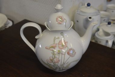 (n-4543/11) Gallo Galerie de Porcelaine Villeroy & Boch Group "Punane moon", kann