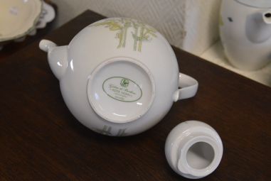 (n-4543/11) Gallo Galerie de Porcelaine Villeroy & Boch Group "Punane moon", kann