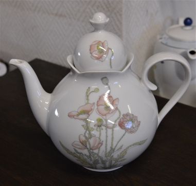 (n-4543/11) Gallo Galerie de Porcelaine Villeroy & Boch Group "Punane moon", kann