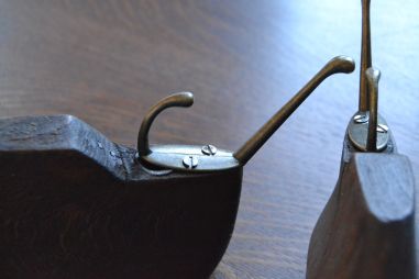 (8-036/3) Vanadest kingavormidest seinanagid