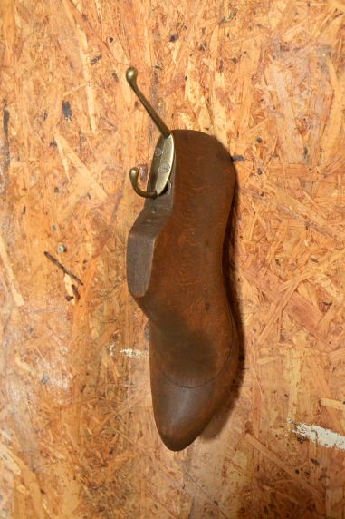 (8-036/3) Vanadest kingavormidest seinanagid