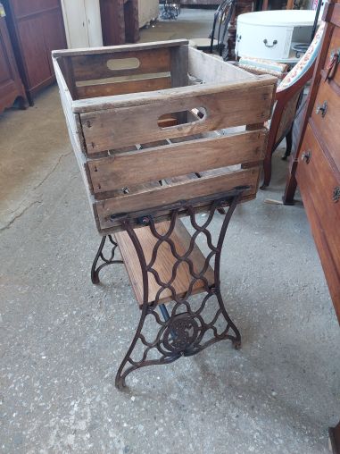 (10-762/5) Õmblusmasina jalal huvitav riiul