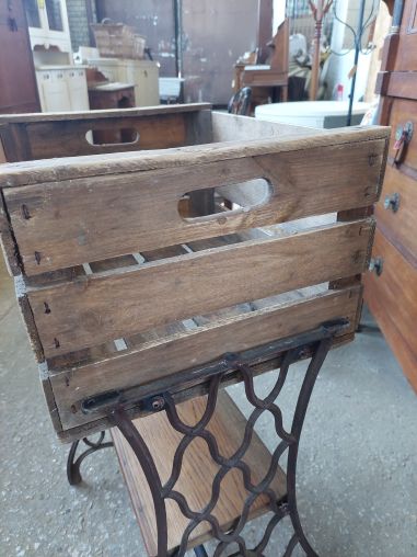 (10-762/5) Õmblusmasina jalal huvitav riiul