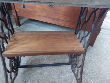 (10-762/5) Õmblusmasina jalal huvitav riiul