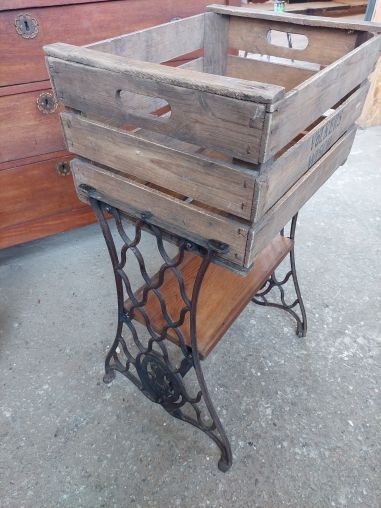 (10-762/5) Õmblusmasina jalal huvitav riiul