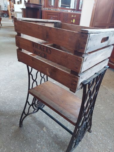 (10-762/5) Õmblusmasina jalal huvitav riiul