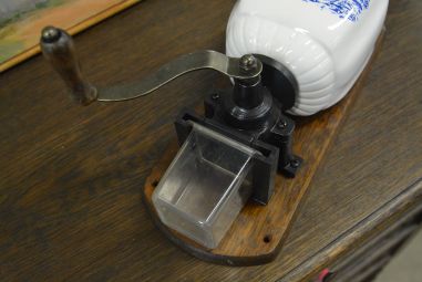 (n-4664) Seinapealne kohviveski