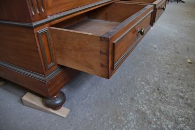 (11-515) Suur ustega riiulitega kapp, raamatukapp, riidekapp