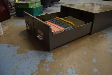 (11-074) Vana metallist kartoteegikapp