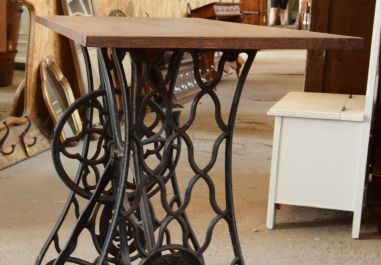 (11-077/4) Õmblusmasina jalal laud