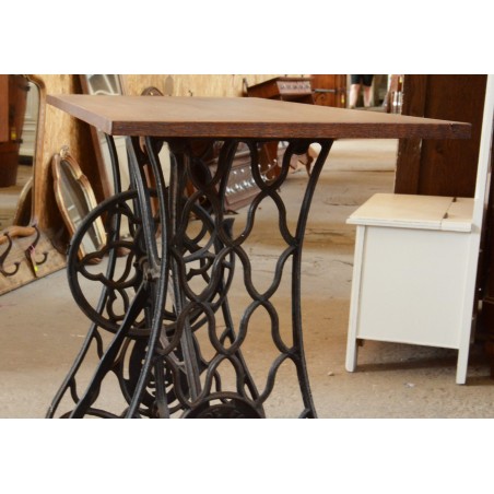 (11-077/4) Õmblusmasina jalal laud