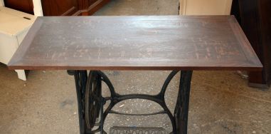 (11-077/4) Õmblusmasina jalal laud