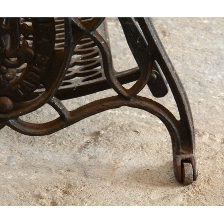 (11-077/4) Õmblusmasina jalal laud