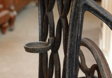 (11-077/4) Õmblusmasina jalal laud