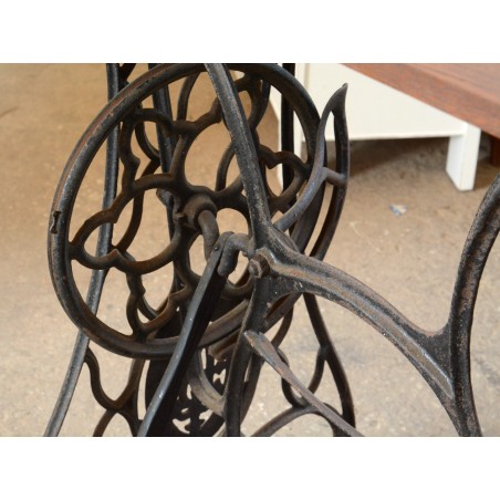 (11-077/4) Õmblusmasina jalal laud