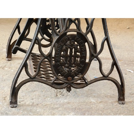 (11-077/4) Õmblusmasina jalal laud