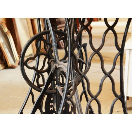 (11-077/4) Õmblusmasina jalal laud