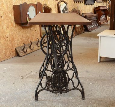 (11-077/4) Õmblusmasina jalal laud