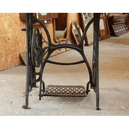 (11-077/4) Õmblusmasina jalal laud