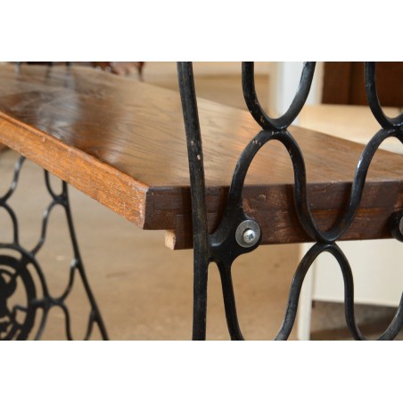 (11-077/6) Õmblusmasina jalgadel riiul (11-077/6) Õmblusmasina jalgadel riiul