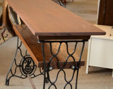 (11-077/6) Õmblusmasina jalgadel riiul