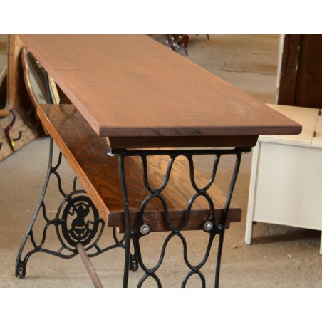 (11-077/6) Õmblusmasina jalgadel riiul (11-077/6) Õmblusmasina jalgadel riiul