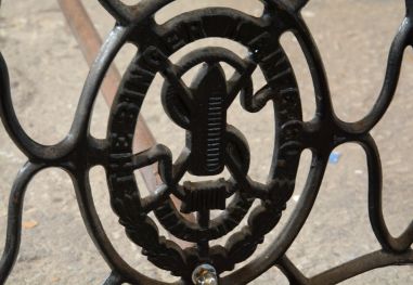 (11-077/6) Õmblusmasina jalgadel riiul