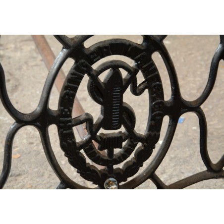 (11-077/6) Õmblusmasina jalgadel riiul (11-077/6) Õmblusmasina jalgadel riiul