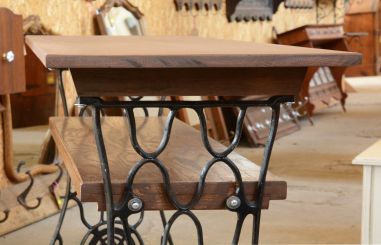 (11-077/6) Õmblusmasina jalgadel riiul