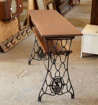 (11-077/6) Õmblusmasina jalgadel riiul