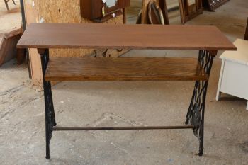 (11-077/6) Õmblusmasina jalgadel riiul