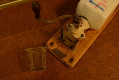 (10-731) HT Armin seinapealne kohviveski