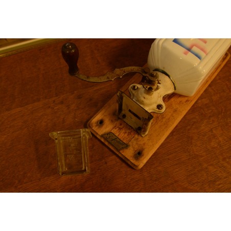 (10-731) HT Armin seinapealne kohviveski