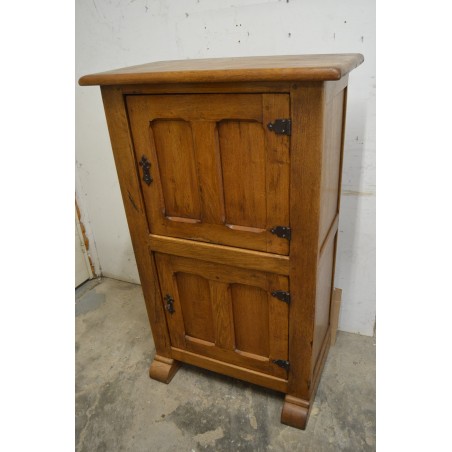 (12-008) Suurem rustikaalne kapp