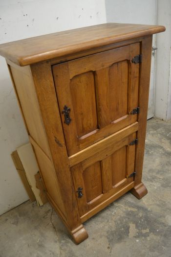 (12-008) Suurem rustikaalne kapp 2