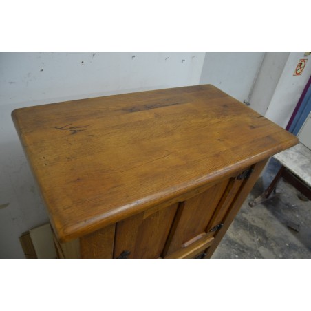 (12-008) Suurem rustikaalne kapp