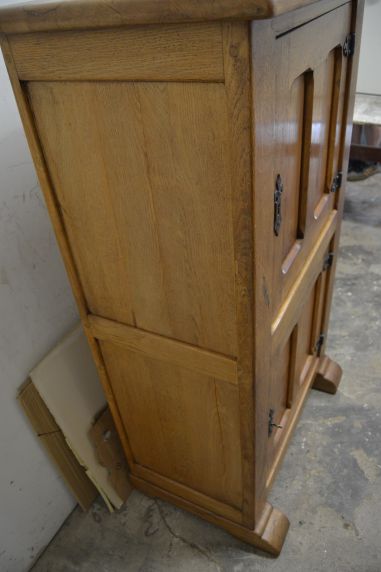 (12-008) Suurem rustikaalne kapp