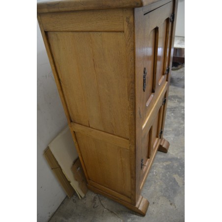 (12-008) Suurem rustikaalne kapp