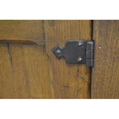 (12-008) Suurem rustikaalne kapp