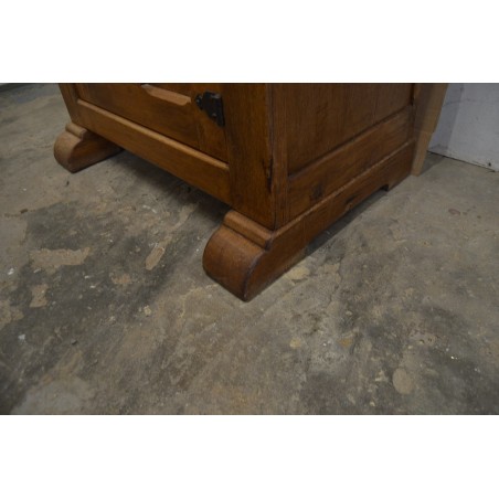 (12-008) Suurem rustikaalne kapp