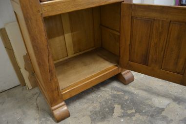 (12-008) Suurem rustikaalne kapp