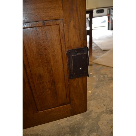 (12-008) Suurem rustikaalne kapp