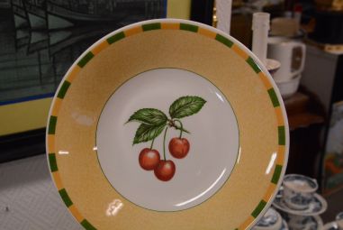 (n-4875)  Churchill kirssidega supi-pastataldrikud, 4tk